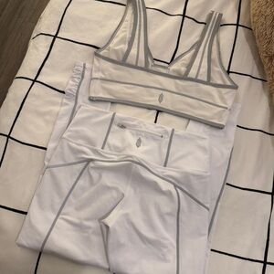SOLD // Free People FP Movement You’re A Peach White Bra & Leggings Set Size M